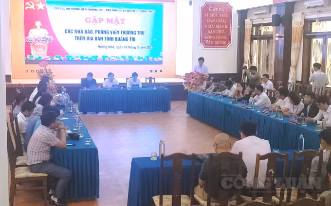 Thường vụ Huyện ủy Hướng Hóa tổ chức gặp mặt câu lạc bộ phóng viên thường trú.