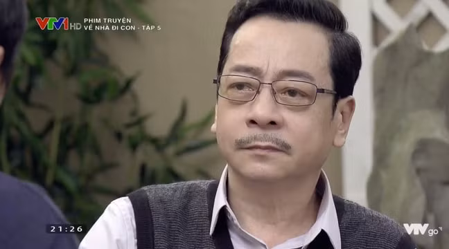 Cố nghệ sĩ Hoàng Dũng cũng là người gây ấn tượng với vai ông Luật trong “Về nhà đi con”.