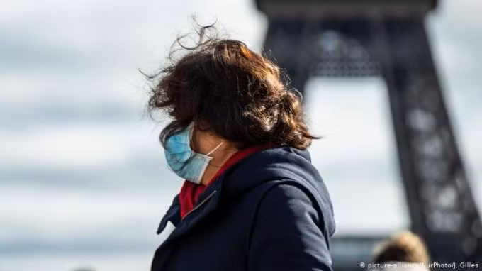 Người dân tại Paris. Ảnh: DPA