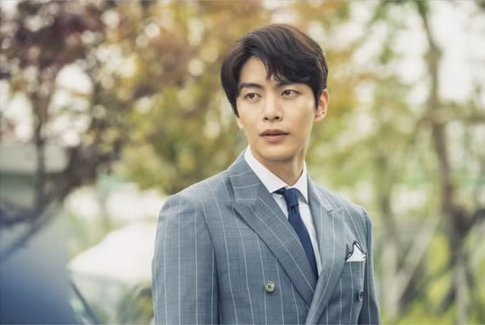 Lee Min Ki hiện vẫn độc thân và chủ yếu dành thời gian cho tham vọng phát triển sự nghiệp.