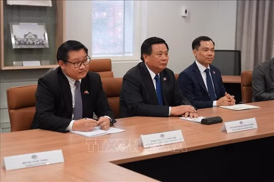 Thúc đẩy hợp tác Việt Nam - Australia về đào tạo cán bộ và tư vấn chính sách