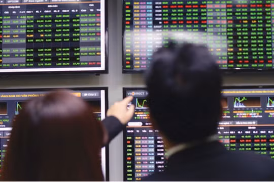 Chứng khoán hôm nay 3/8/2026: VN-Index tăng gần 30 điểm, nhiều mã khoe sắc tím