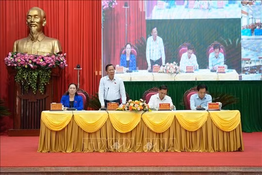 Cử tri Vĩnh Long kiến nghị gỡ khó giá nông sản
