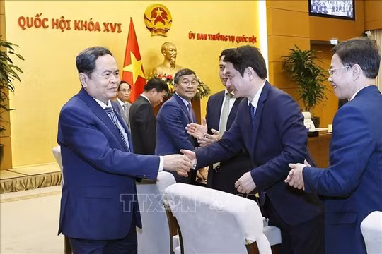 Chủ tịch Quốc hội gặp mặt các đại sứ, trưởng cơ quan đại diện ngoại giao Việt Nam ở nước ngoài