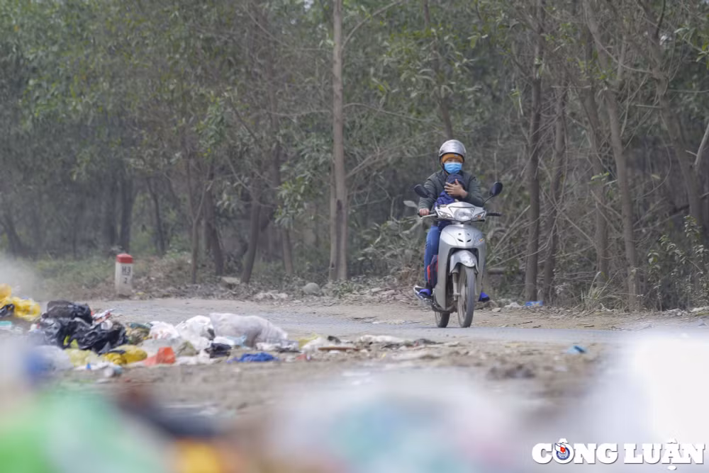 nguoi dan dung leu chot chan ca ngay lan dem khong cho xe vao bai rac xuan son hinh 9