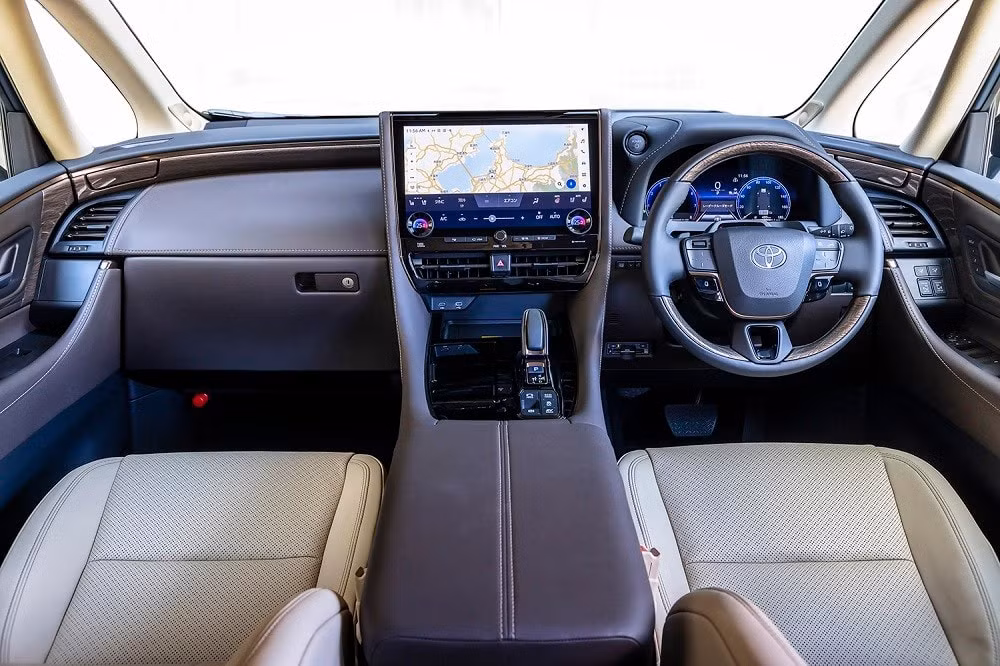 chuyen co mat dat toyota alphard 2024 chay hang dai ly phai ngung nhan coc hinh 6