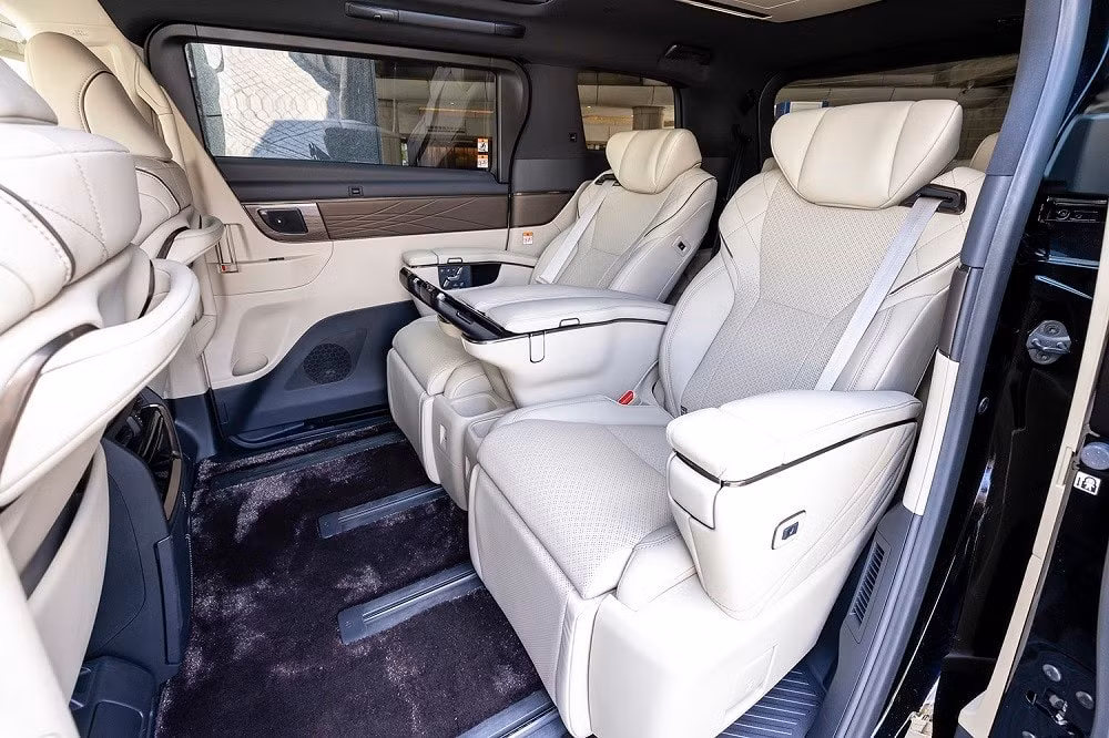 chuyen co mat dat toyota alphard 2024 chay hang dai ly phai ngung nhan coc hinh 7