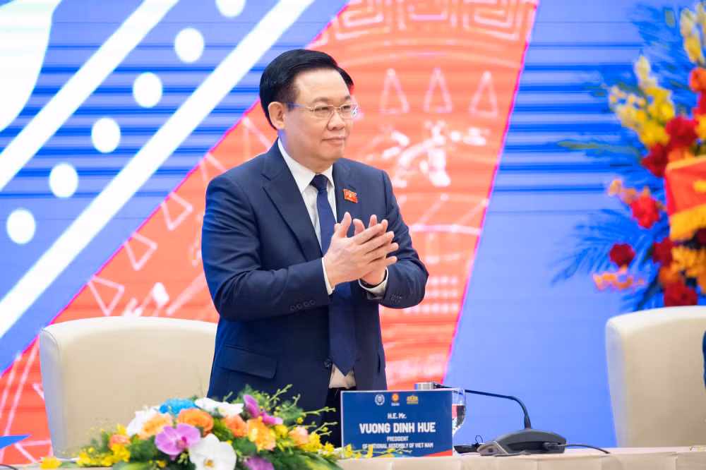 moi nghi si tre la mot dai su nang dong sang tao cua tinh huu nghi vi mot the gioi tot dep hon hinh 3