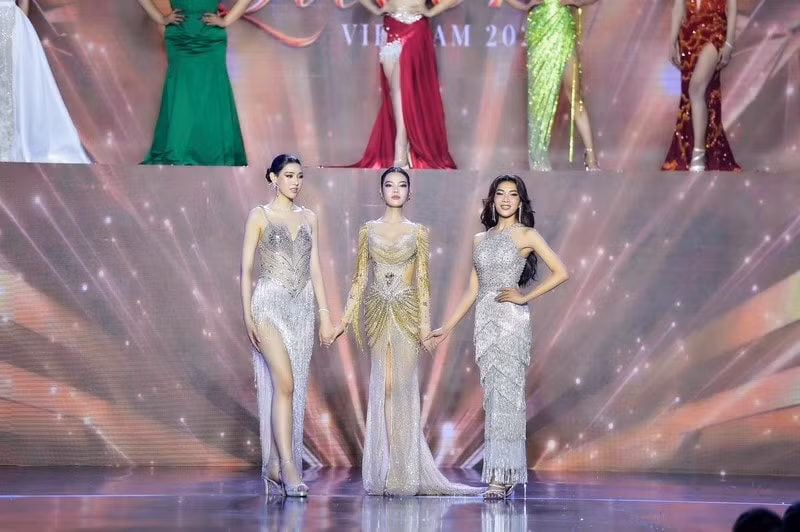dai su hoan my la cuoc thi nguoi dep chua duoc cap phep se bi xu ly nghiem hinh 3