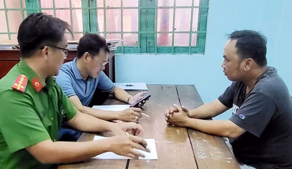 bat doi tuong gia trung ta cong an de lua dao cac phu nu hinh 1