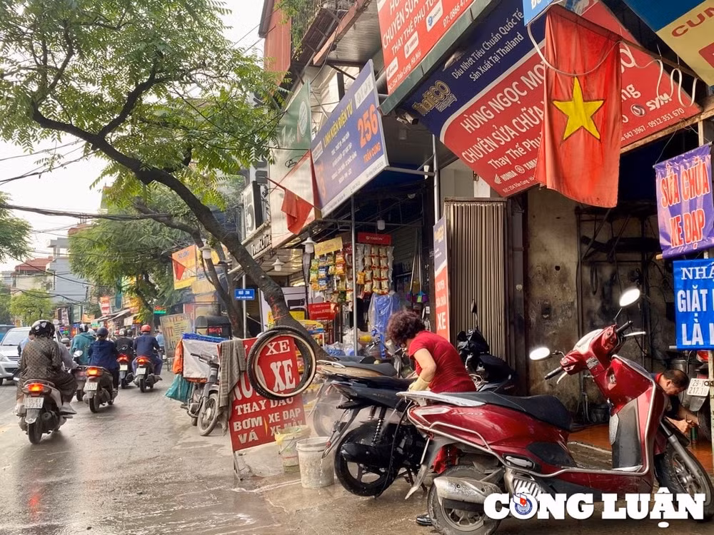 ha noi dich vu rua xe lan chiem via he gay mat an toan giao thong hinh 7