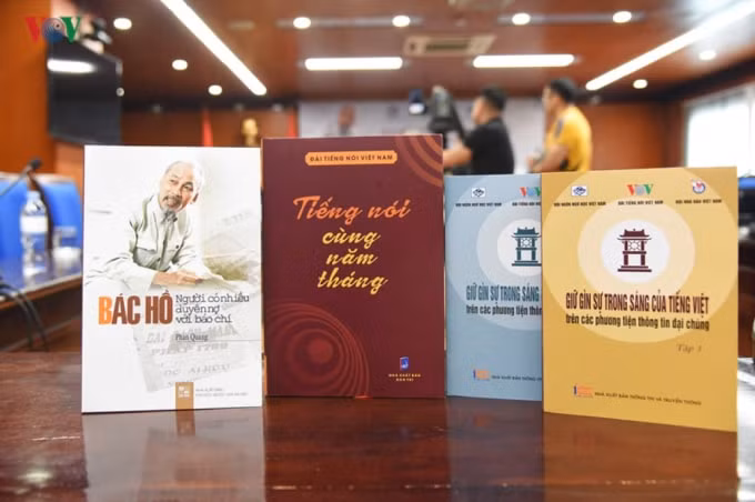 Các cuốn sách ra mắt.