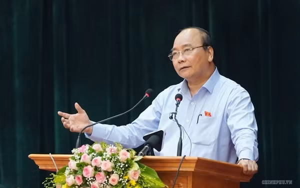 Thủ tướng phát biểu tại cuộc tiếp xúc cử tri TP Hải Phòng. Ảnh: VGP