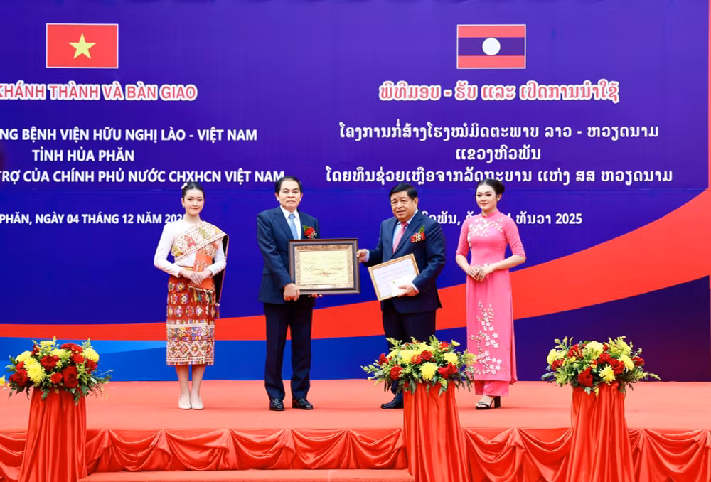 Khánh thành, bàn giao Bệnh Viện Hữu nghị Lào-Việt Nam- Ảnh 8.