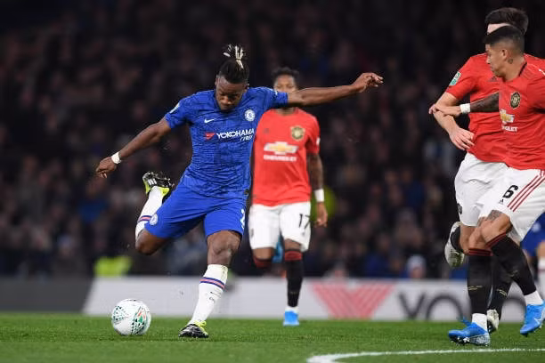 Batshuayi đưa trận đấu về thế cân bằng. Ảnh: Getty
