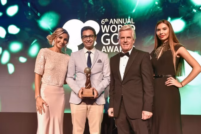 Đại diện Ba Na Hills Golf Club nhận giải thưởng tại World Golf Award 2019.