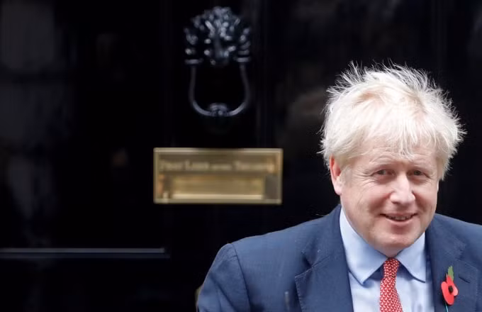 Thủ tướng Anh Boris Johnson tươi cười sau chiến thắng của mình tại Quốc hội. Ảnh: Reuters