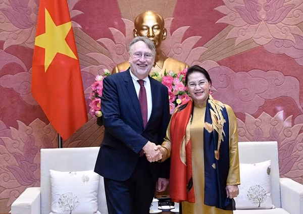 Chủ tịch Quốc hội Nguyễn Thị Kim Ngân và Chủ tịch Ủy ban Thương mại Quốc tế của Nghị viện Châu Âu Bernd Lange. Ảnh: ĐBND