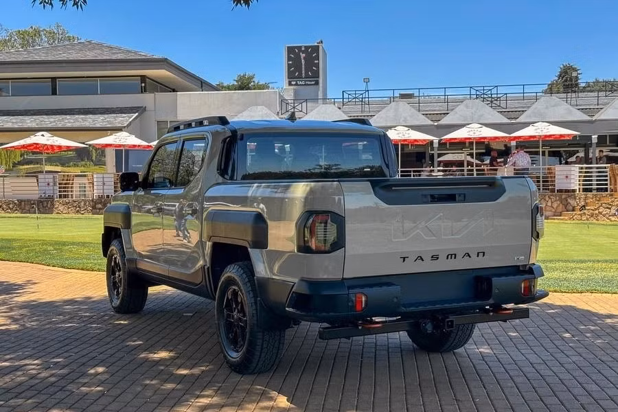 xe ban tai kia tasman bat dau mo coc gia ban thap hon ford ranger va toyota hilux hinh 2