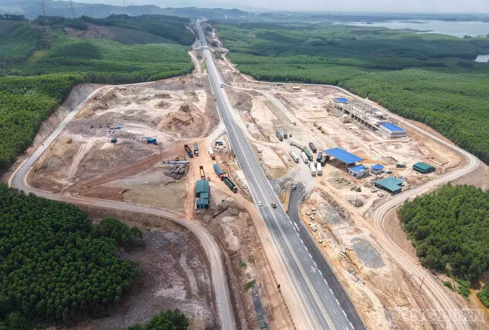 anh-1he-thong-tram-dung-nghi-tren-cao-toc-bac-nam-phia-dong-chua-hoan-thien-khien-lo-trinh-di-chuyen-cua-tai-xe-gap-khong-it-kho-khananhngoc-hai.png