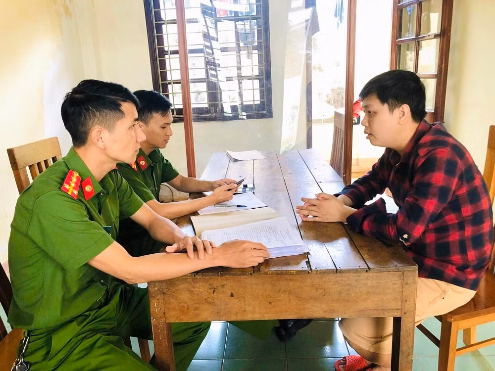 bat giu doi tuong lua dao 200 trieu dong qua mang xa hoi hinh 1
