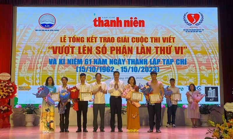 gan 1000 bai tham du cuoc thi viet vuot len so phan lan thu vi hinh 2