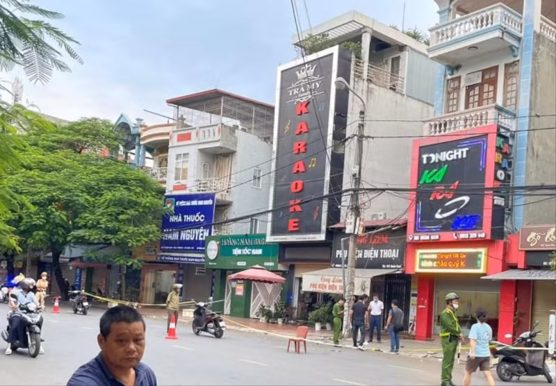 mau thuan khi thanh toan tien nam thanh nien bi nhan vien quan karaoke dam tu vong hinh 1