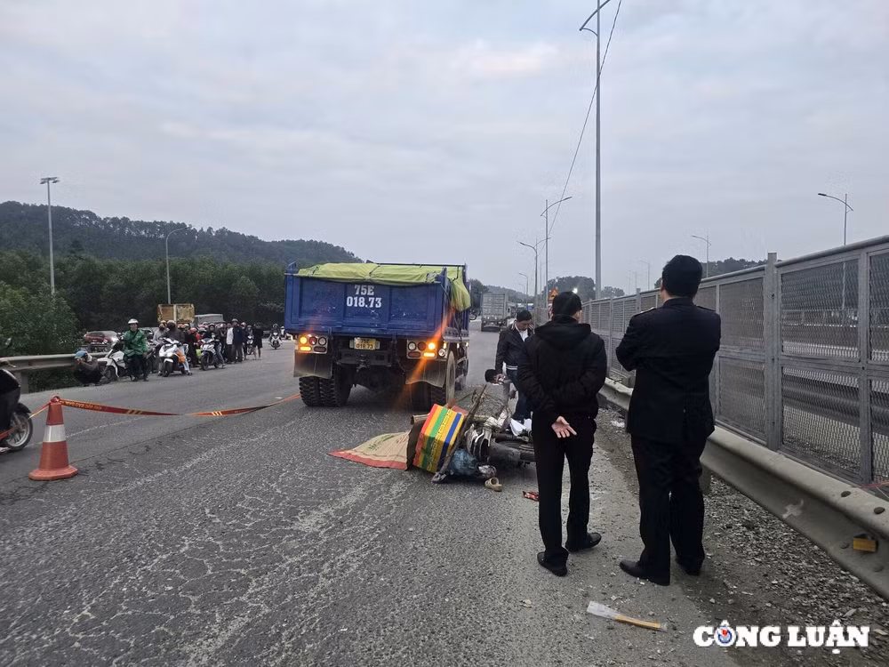 hue o to tai va cham voi xe may 1 nguoi tu vong hinh 1