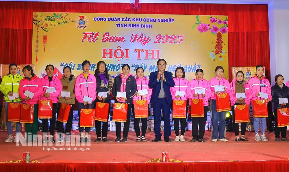 ninh binh nhieu hoat dong soi noi va thiet thuc tai chuong trinh tet sum vay 2025 hinh 1