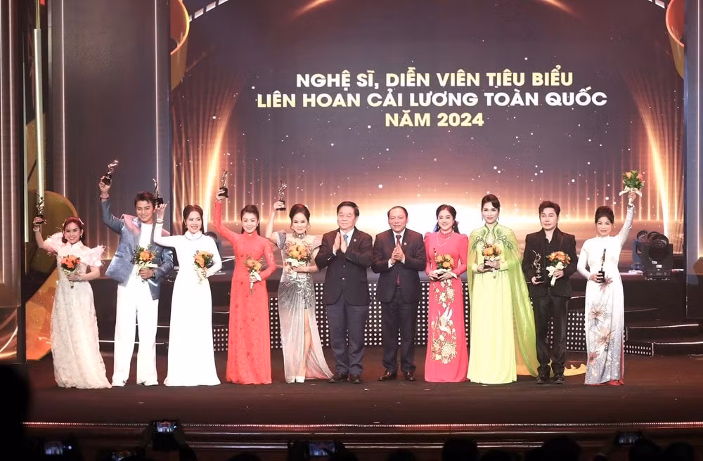 hai show anh trai la chuong trinh bieu dien noi bat cua nam 2024 hinh 1