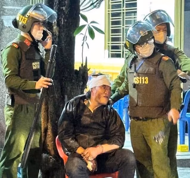 da nang bat giu nghi pham chem nguoi trong vu hon chien giua trung tam thanh pho hinh 1