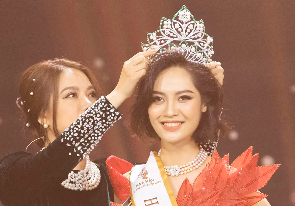 nong thuy hang dang quang hoa hau cac dan toc viet nam 2022 hinh 1