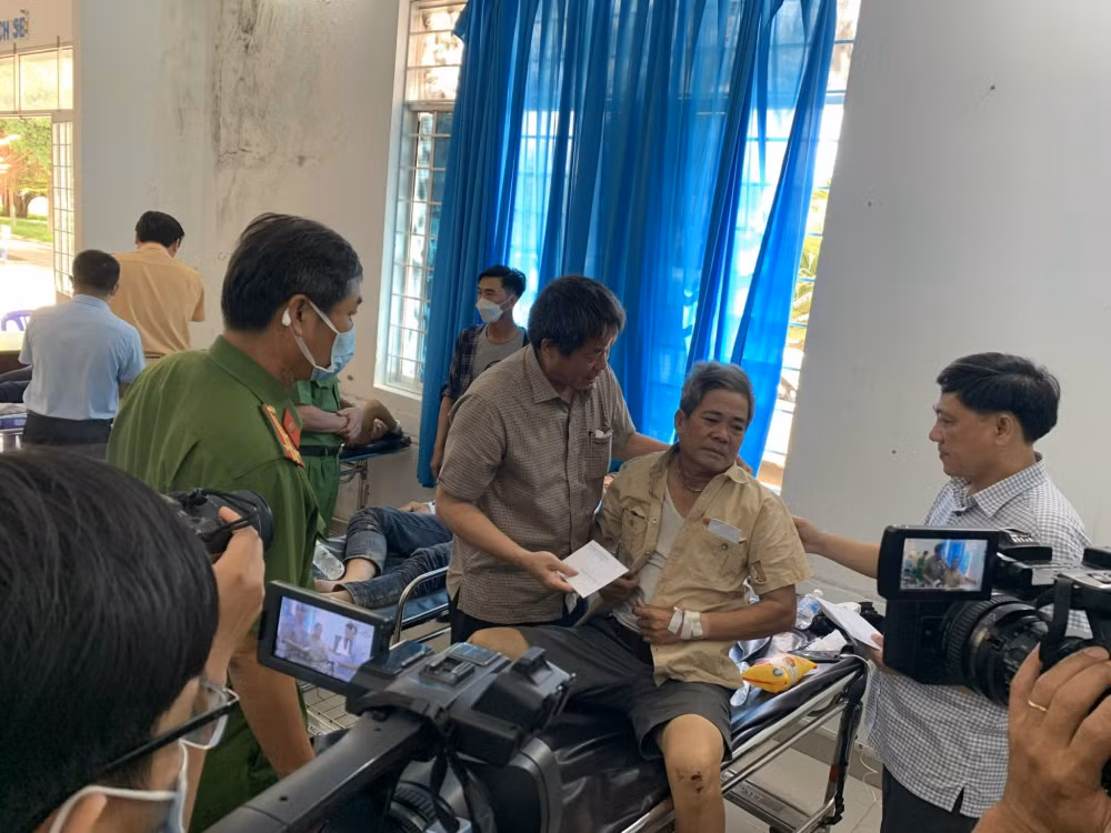 khanh hoa xe tai tong xe khach 3 nguoi chet 8 nguoi bi thuong hinh 1