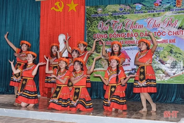 dong bao chut o rao tre vui tet cham cha boi hinh 2