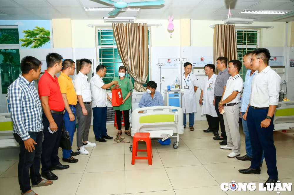 cau lac bo bao chi bac ninh tai ha noi trao qua trung thu cho cac benh nhi tai bac ninh hinh 2