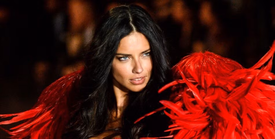 thien than noi y adriana lima sinh con o tuoi 41 hinh 3