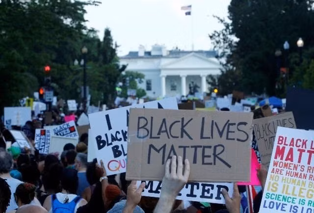 Biểu tình tại Washington hôm 7/6. Ảnh: Reuters