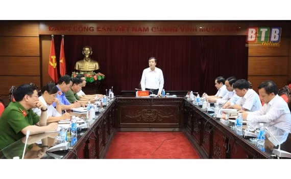 Thường trực Tỉnh uỷ Thái Bình nghe báo cáo về vụ tai nạn liên quan đến Trưởng Ban Nội chính Tỉnh uỷ Nguyễn Văn Điều. Ảnh: Báo Thái Bình