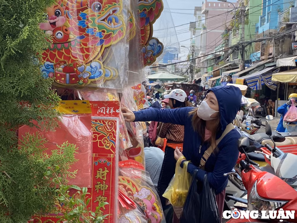nguoi dan do xo den cho coi am lon nhat tp hcm mua do cung ong tao hinh 7