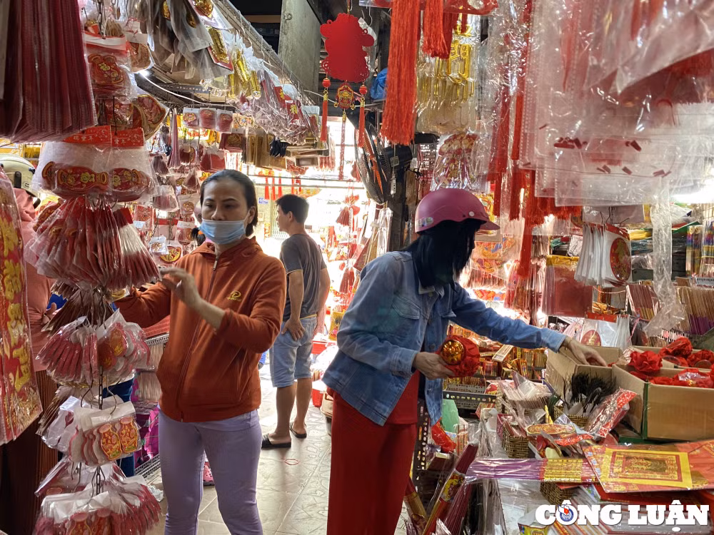 nguoi dan do xo den cho coi am lon nhat tp hcm mua do cung ong tao hinh 5