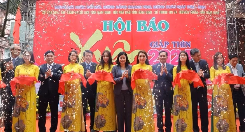 nam dinh khai mac hoi bao xuan giap thin 2024 hinh 1