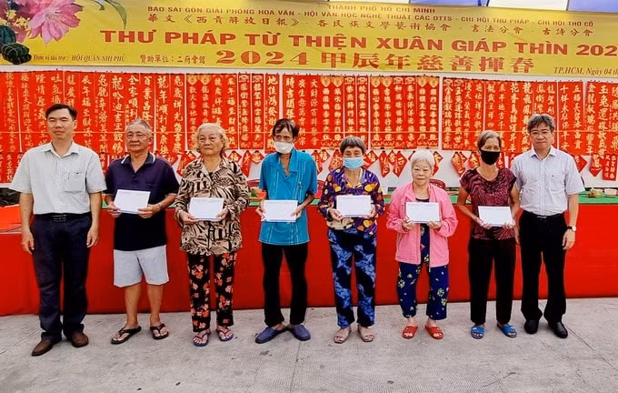 bao sai gon giai phong hoa van to chuc chuong trinh thu phap tu thien xuan giap thin 2024 hinh 2