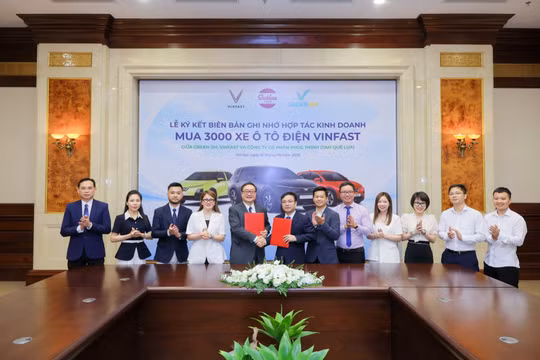 Taxi Quê Lụa tăng tốc chuyển đổi xanh, mua thêm 2.000 ô tô điện VinFast qua Green SM