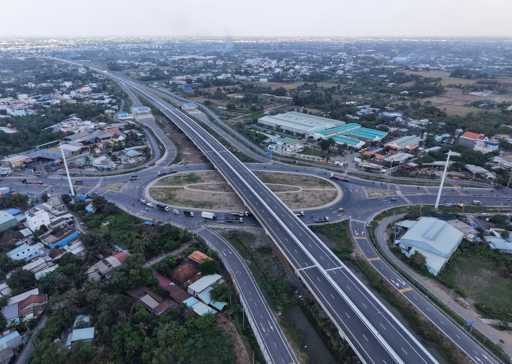 Cao tốc Bến Lức – Long Thành kết nối Đông Nam Bộ với Tây Nam Bộ. Ảnh.Ngọc Hải.