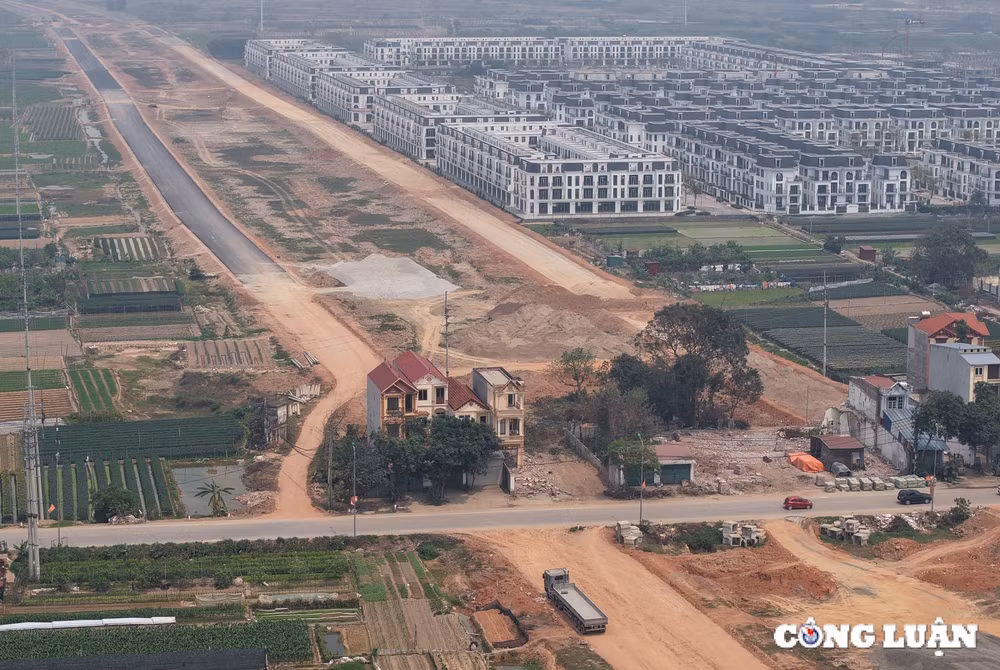 Ảnh 2.Khó khăn về mặt bằng đã ảnh hưởng lớn đến dự án đường Vành đai 4 - Vùng Thủ đô
