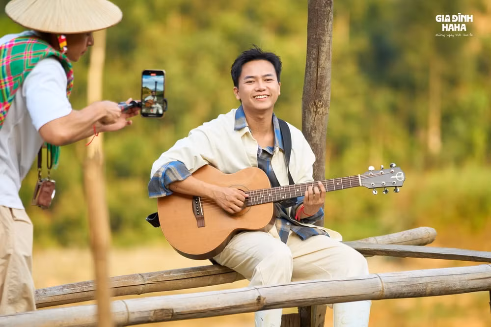 Nhạc sĩ Bùi Công Nam sáng tác ca khúc tại vùng cao