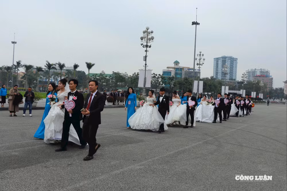 Đây là lần đầu tiên Công đoàn Nghệ An chủ trì phối hợp tổ chức lễ cưới cho các cặp đôi công nhân (2)