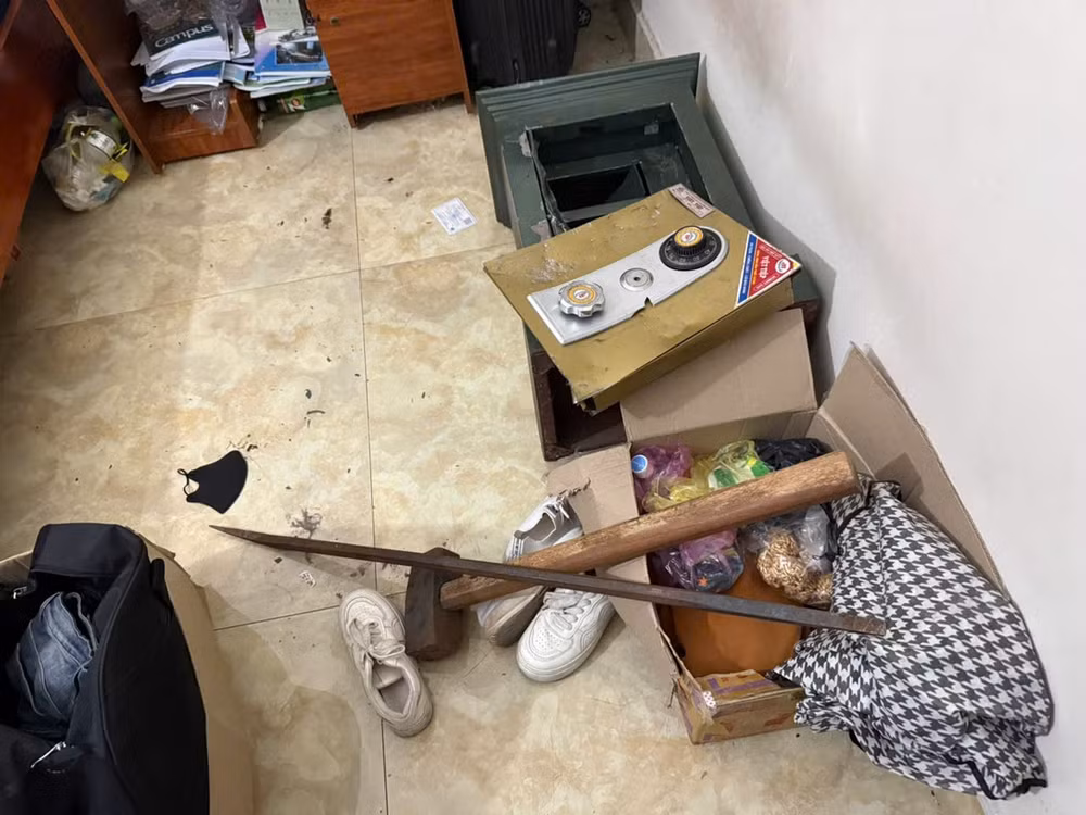 Cháu N.T.T bị thao túng tâm lý, phá két sắt gia đình