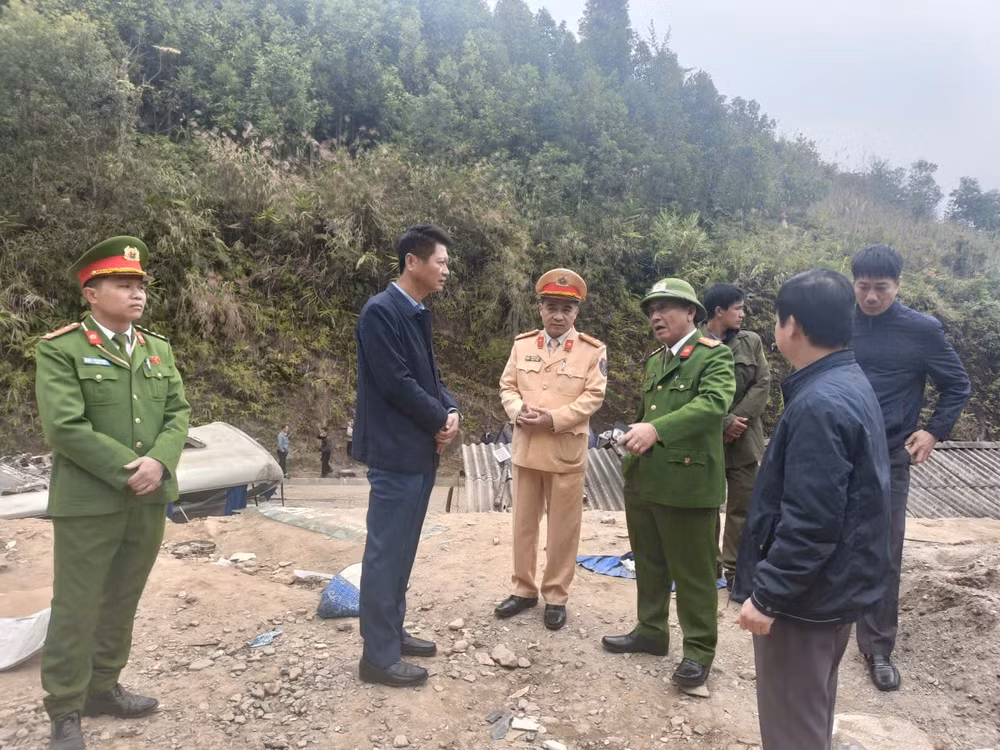 ông Nguyễn Thế Phước - Phó Chủ tịch Thường trực UBND tỉnh Lào Cai trực tiếp chỉ đạo tại hiện trường