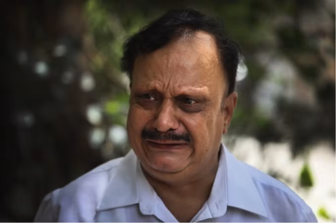 Ông Anil Sharma, một người dân ở thủ đô New Delhi, xúc động chia sẻ về cuộc sống đầy khó khăn sau giai đoạn đỉnh dịch Covid-19 vừa qua. Ảnh: Getty Images.